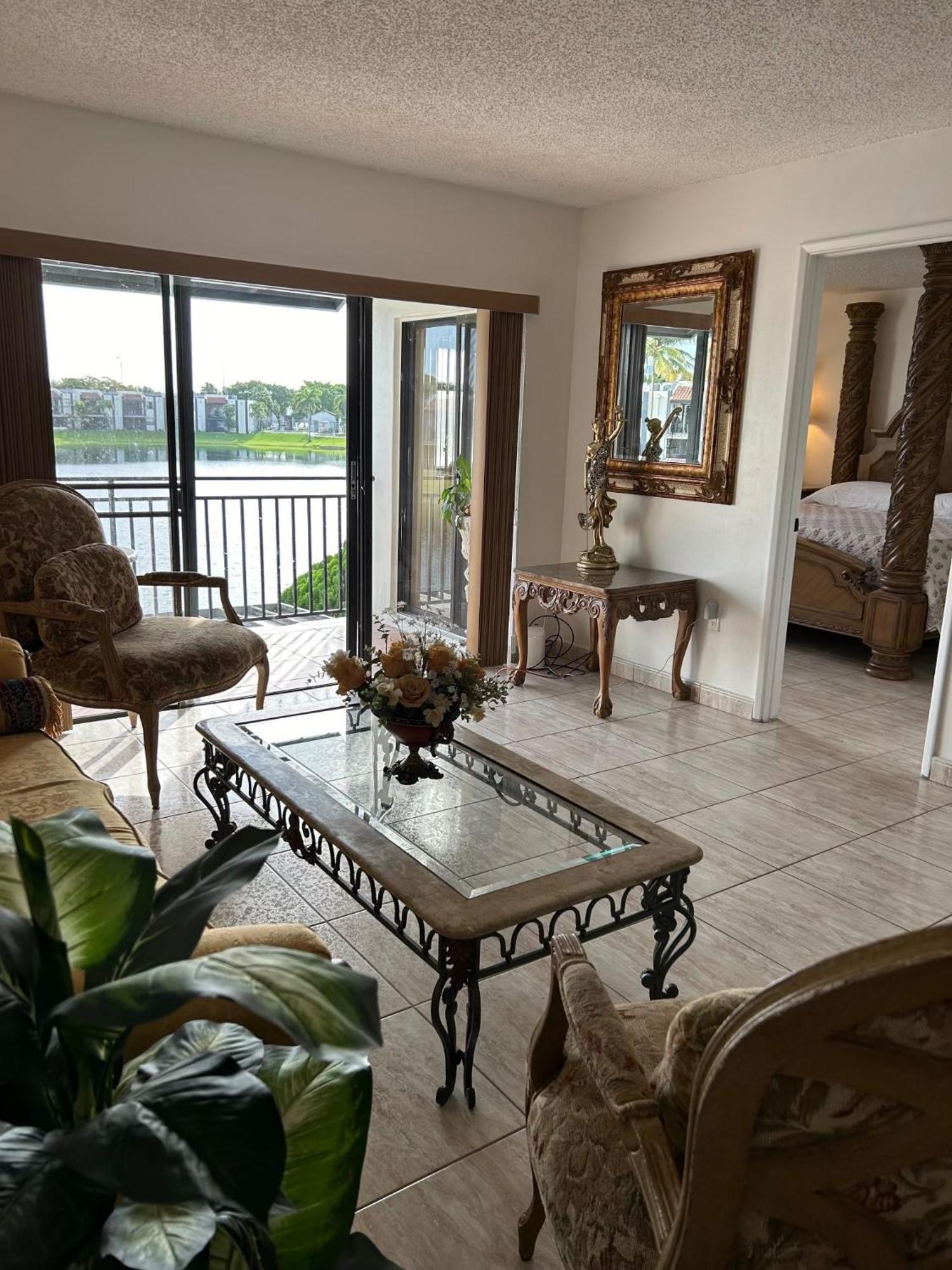 Beautiful Apartment With Very Elegant Colonial Decoration Tamiami Exterior photo