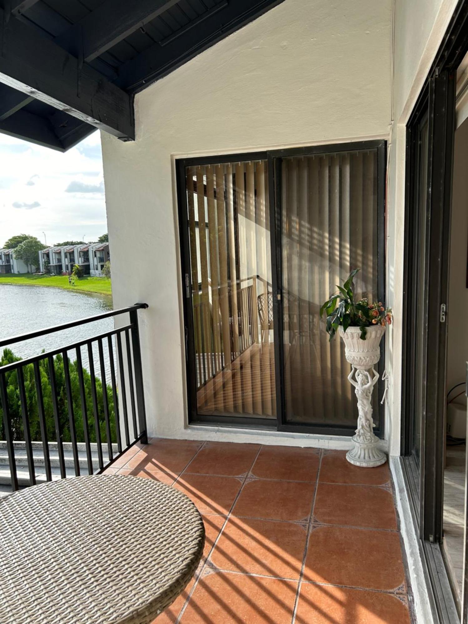 Beautiful Apartment With Very Elegant Colonial Decoration Tamiami Exterior photo